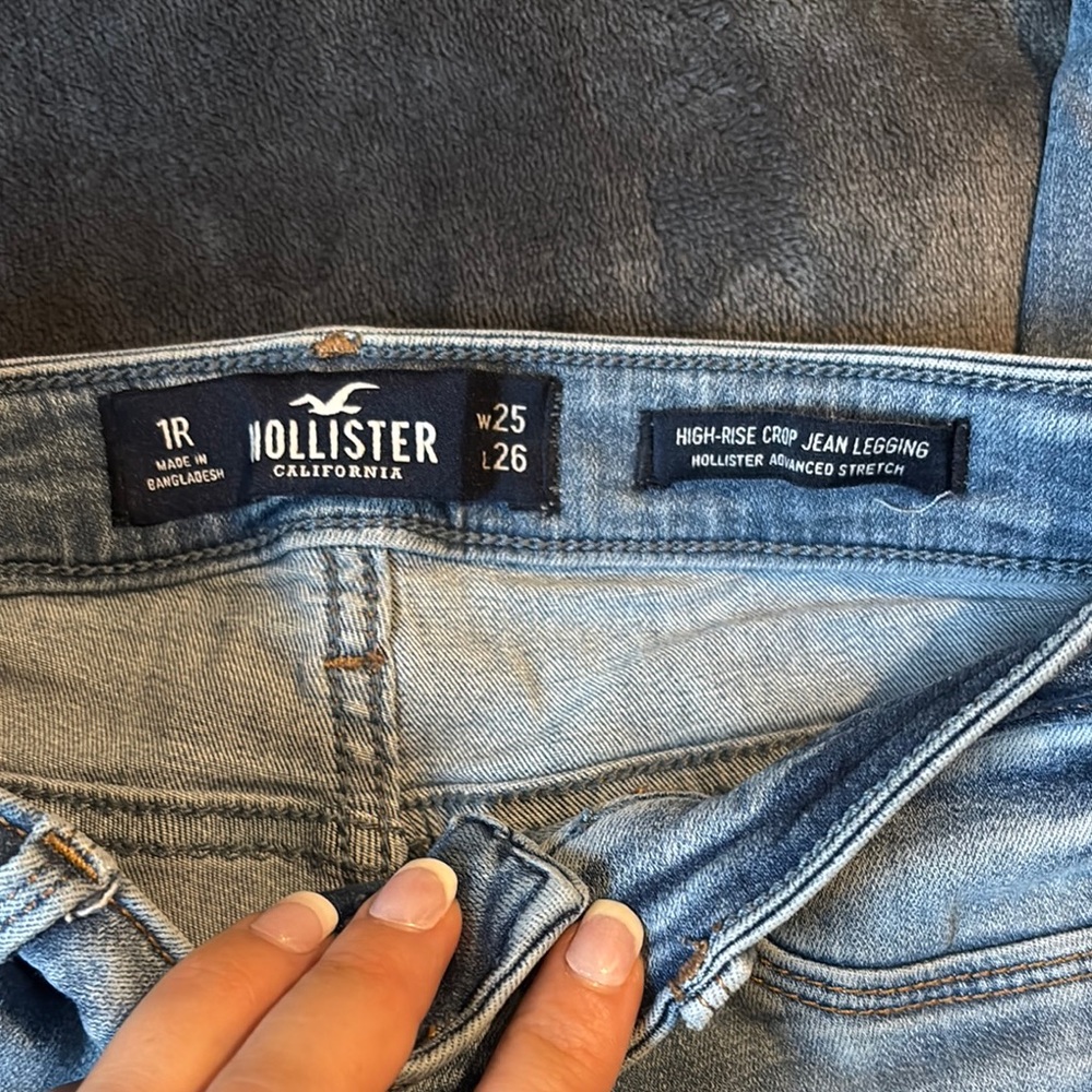 Hollister High-Rise Crop Jean Legging